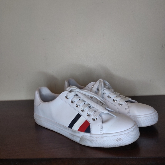 tommy white shoes